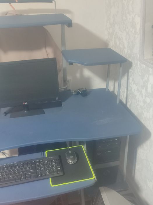 Kompyuter stoli bilan