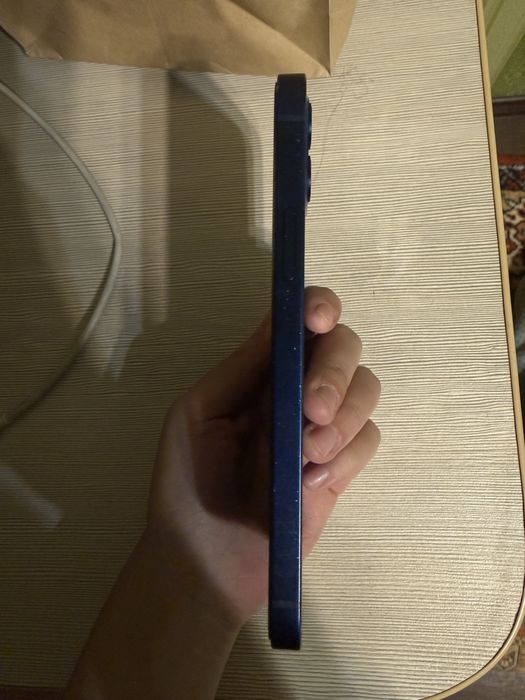 Продам iPhone 12