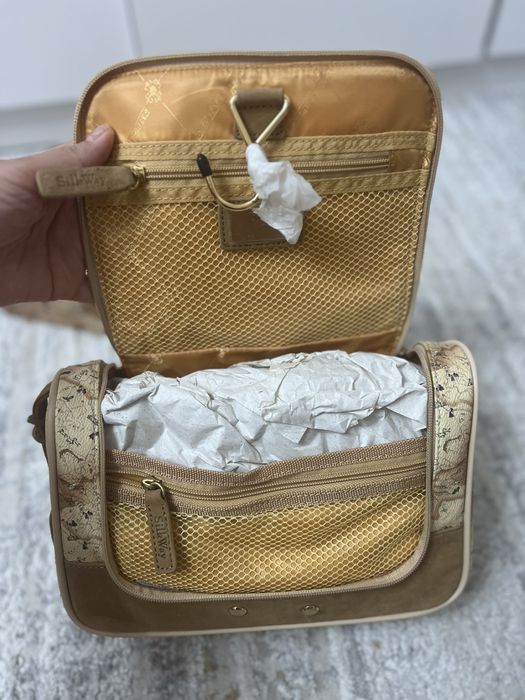 Косметичка кожаная дорожная