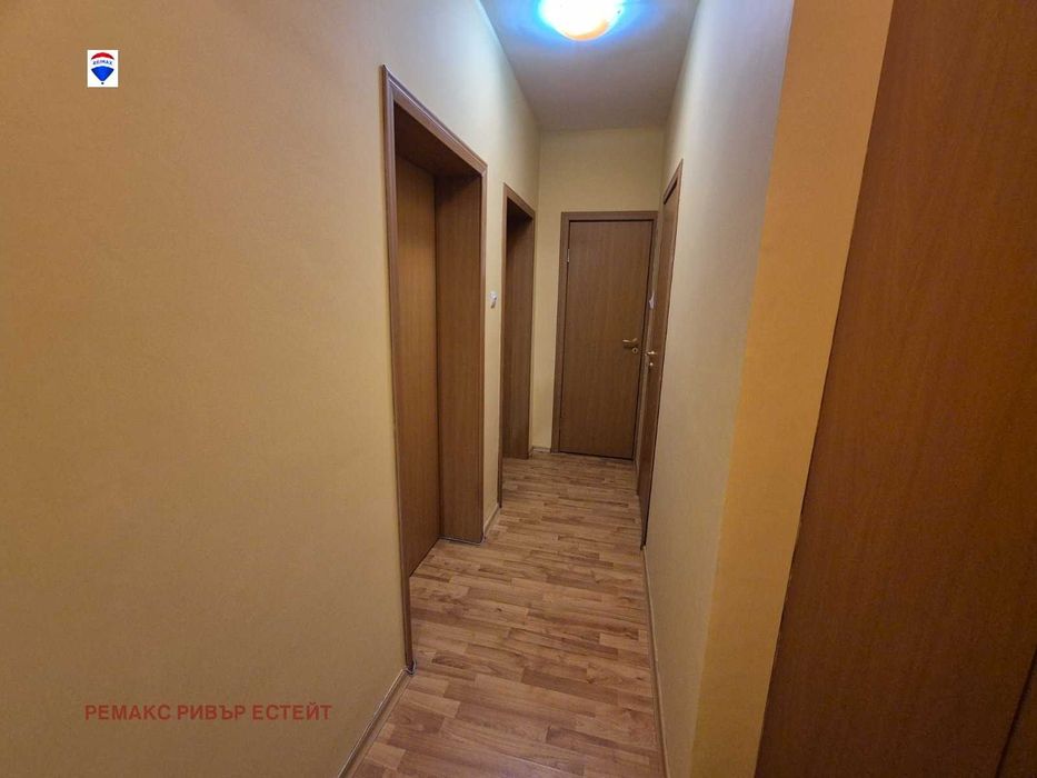 Дава се под наем Тристаен апартамент в Русе, Възраждане - 134 кв.м за 408 € - Снимка #4