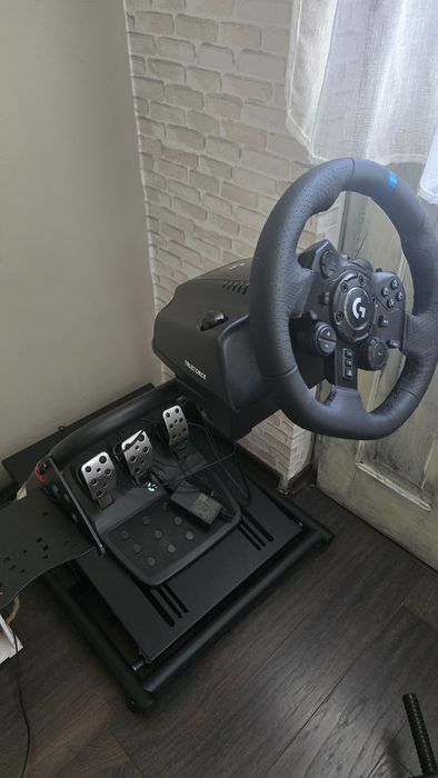 Волан с педали Logitech G923 Mclaren edition със стойка Huzaro