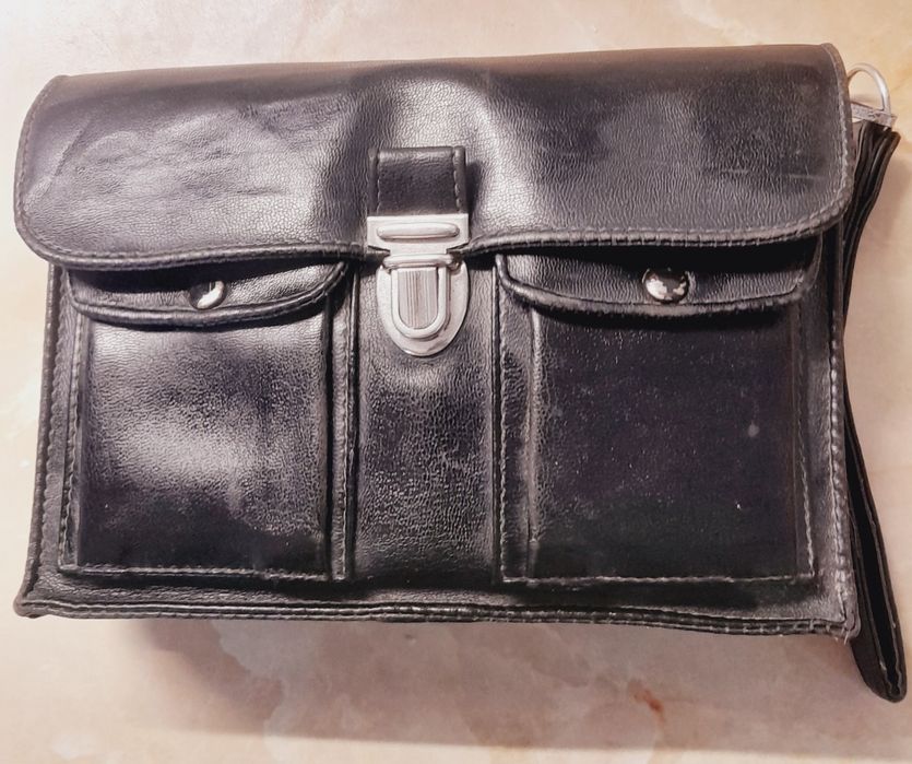 Чантичка от естествена кожа черна чисто нова