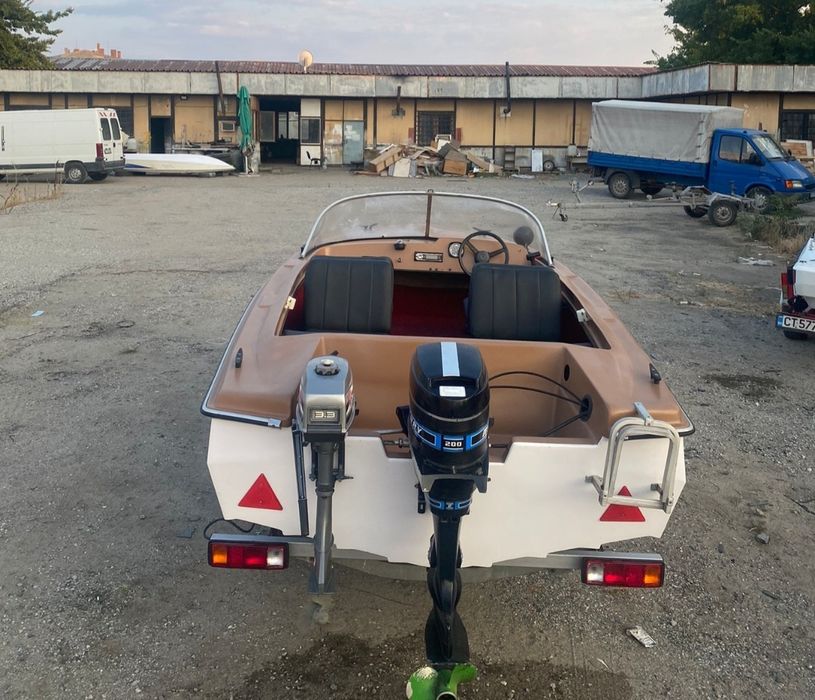 Моторна лодка 4,5 м.