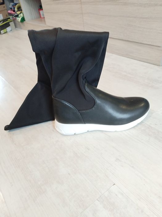 Обувки и ботуши.