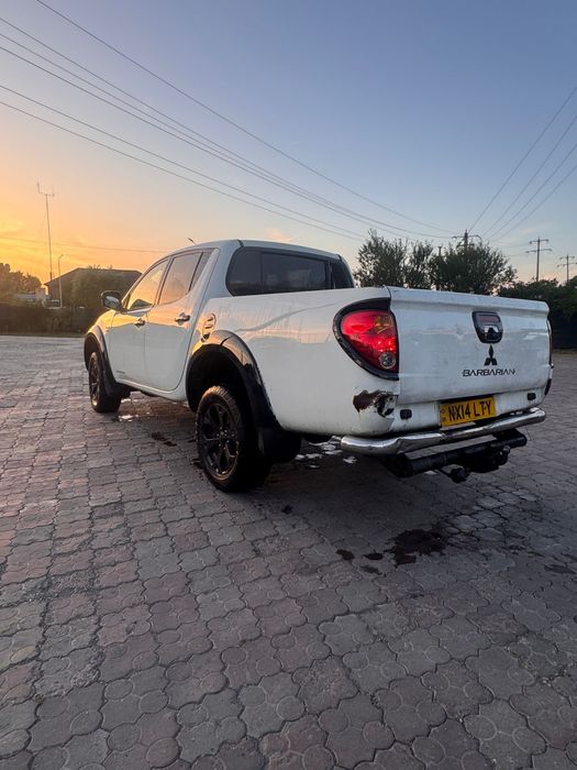 Mitsubishi l200 barbarian  gama de top an 2014 euro 5 4x4 functional mot asigurare valabile