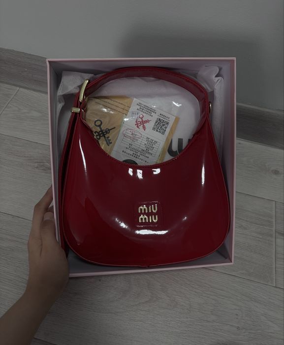 Сумка miumiu , красная сумочка миумиу