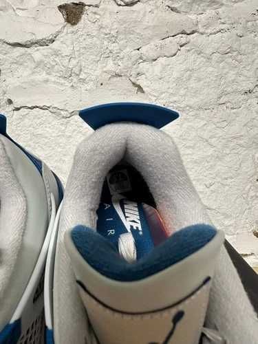 Sneakers Jordan4 Military Blue cu eticheta (nu Nike, Gucci, Adidas, Balenciaga)