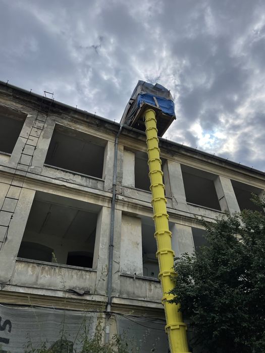 Executam lucrari de demolari,spargem sapa,gresie,faianta,beton,moloz
