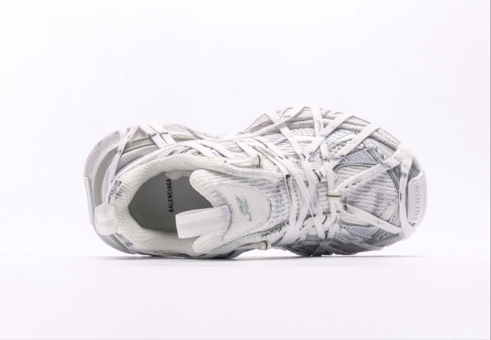 Модел на Balenciaga