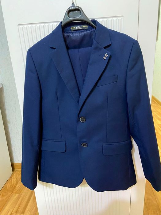 Продам костюм тройку