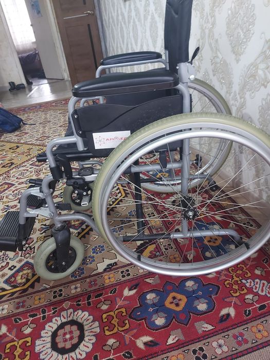 Продам инвалидную коляску