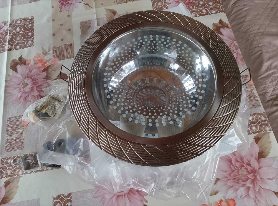 Ликвидация! 100 бр. Нови Двойни Лампи за вграждане (Луни) E27 / 220V