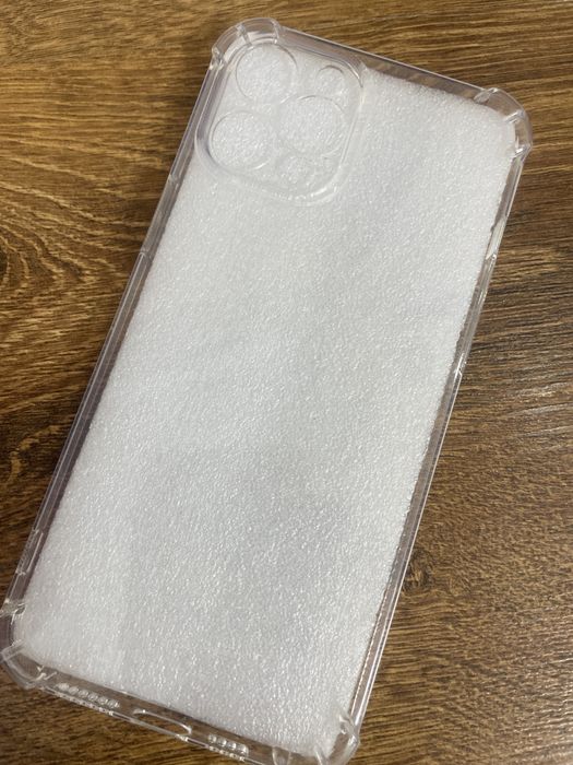 Продаю прозрачный чехол на Iphone 12 pro max