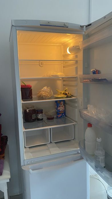 Продам холодильник indesit