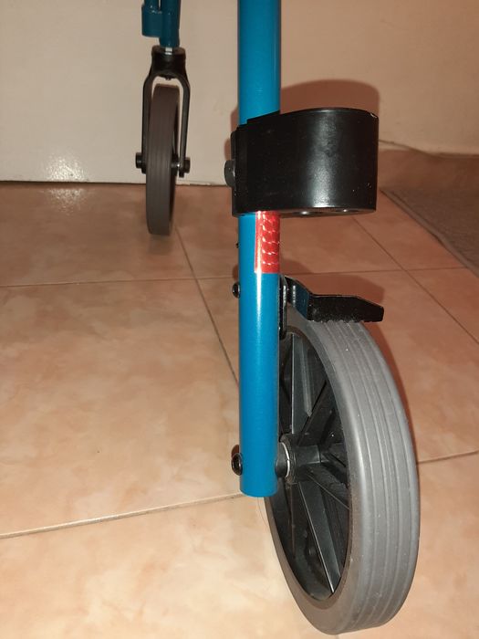 Ролатор за възрастни