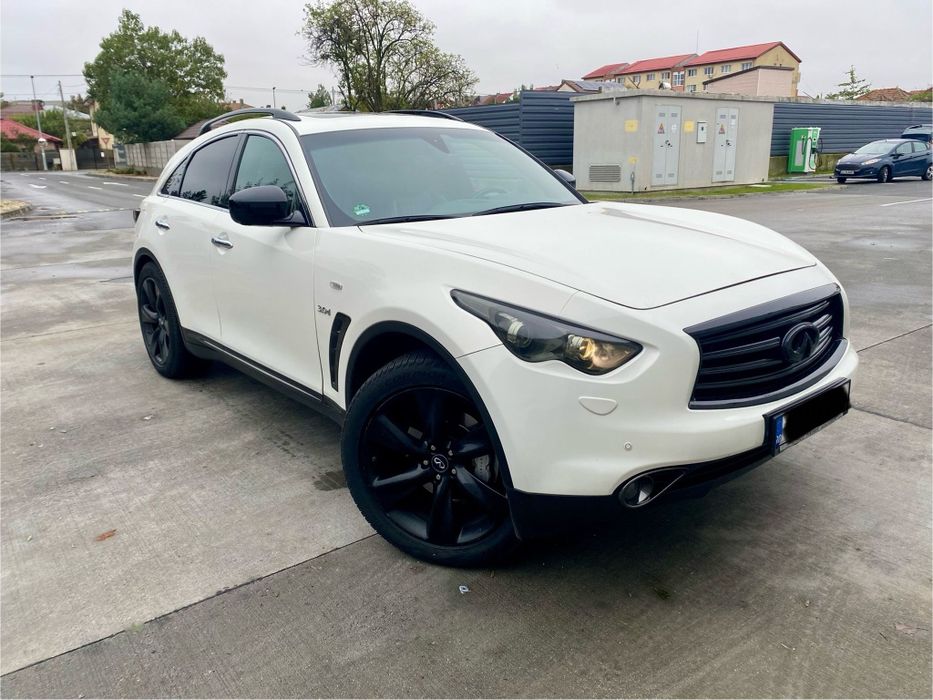Vând Infiniti QX70