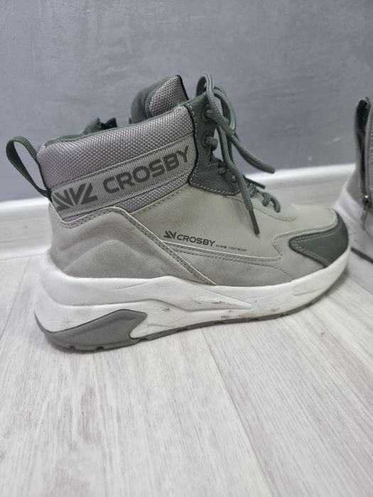 Кроссовки зимние