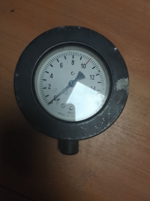 Чисто нов манометър
