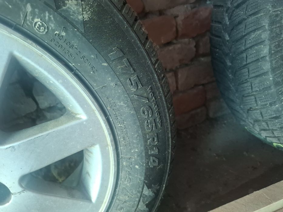 Vând roți Mazda 2