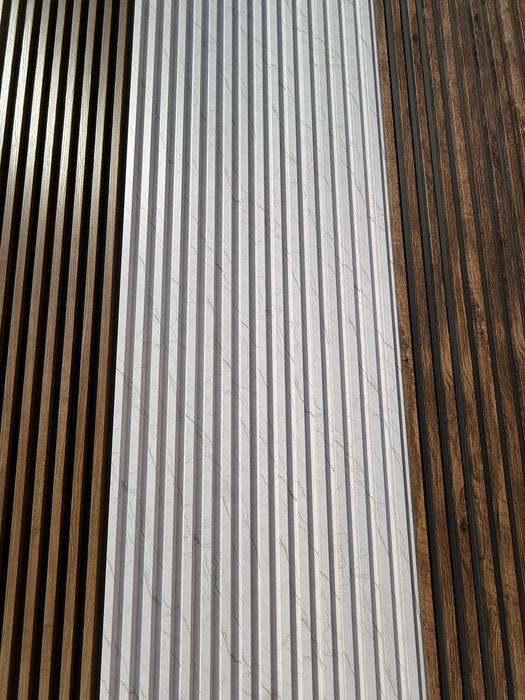 Riflaj decorativ wpc 4 nuante lemn stejar nuc fundal negru riflaje interior exterior lambriu nu mdf rezistent la apa umezeala