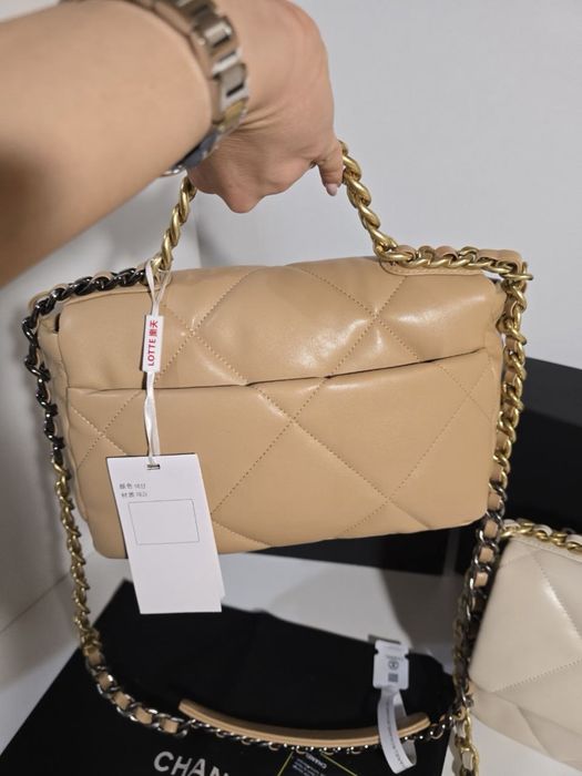 Дамска чанта Chanel 19 flap bag