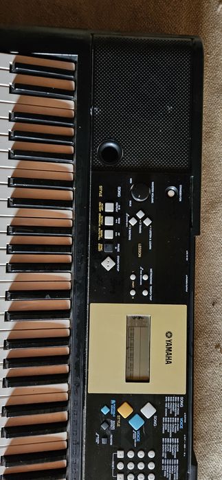 Orga Yamaha YPT-220