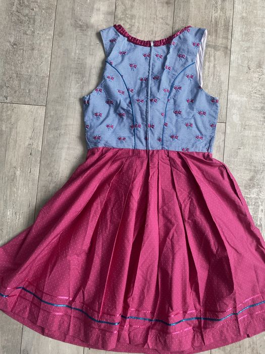 Rochie dirnl traditionala bavareza