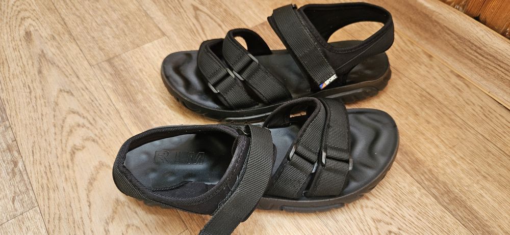 Продам сандали подростковые