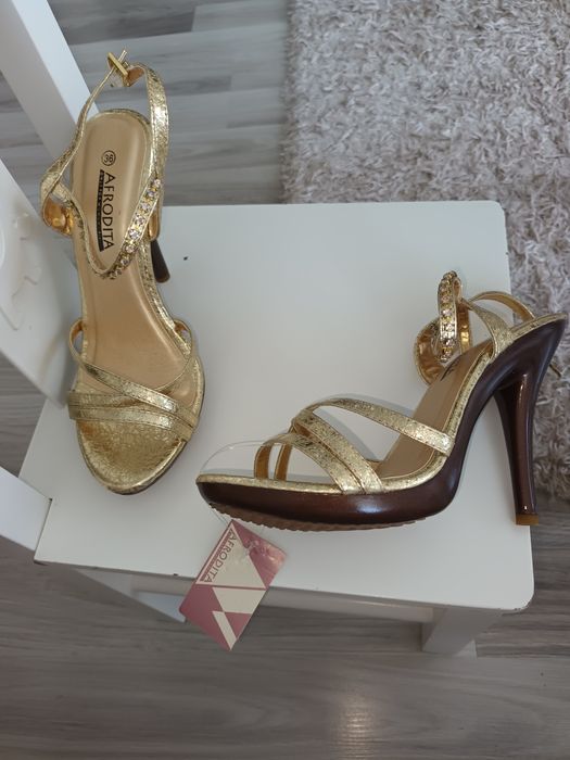 Sandale aurii elegante