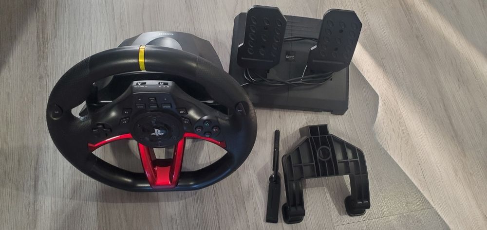 Volan Hori Racing Wheel Apex pentru PlayStation 4.