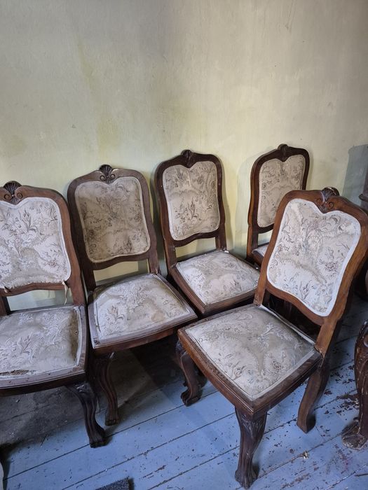 Mobilier vechi lemn masiv