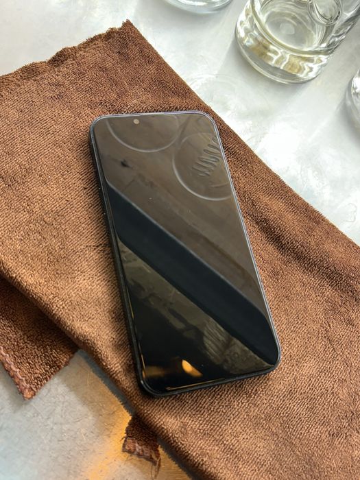 Срочно продам iPhone 13