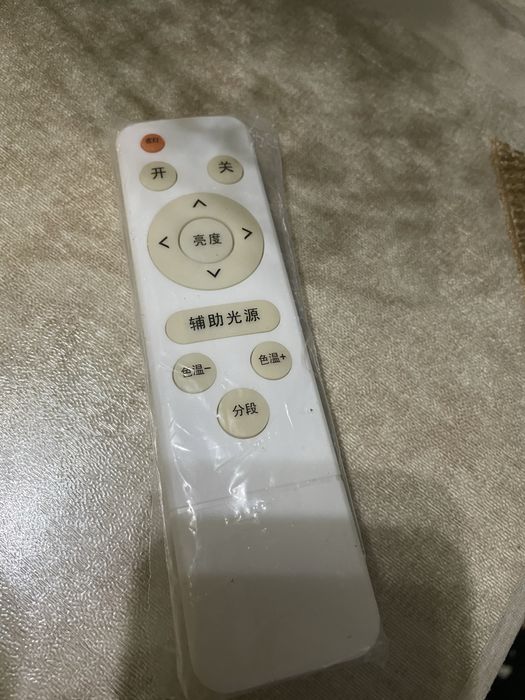 Флэшка новая , пульт , зарядка с проводом