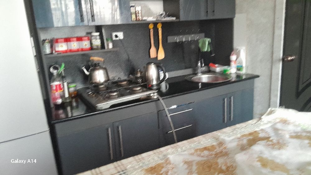 Qizlani kvartiraga qoyaman