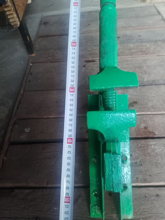 Тиски слесарные продам