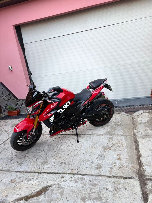 Motocicleta Suzuki gsx s750