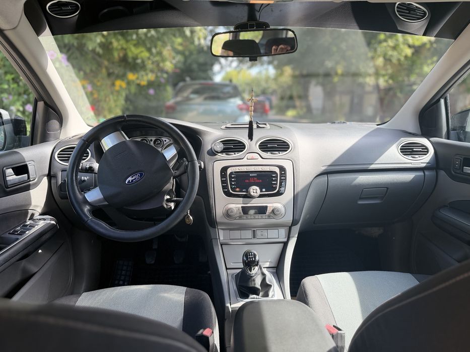 FORD Focus 2011 — imagine 5
