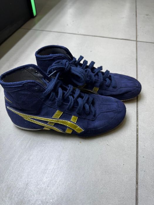 Продается барцовка синий и есть красный