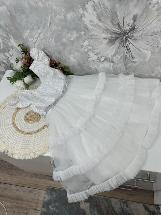 Продам платья для девочки 3года