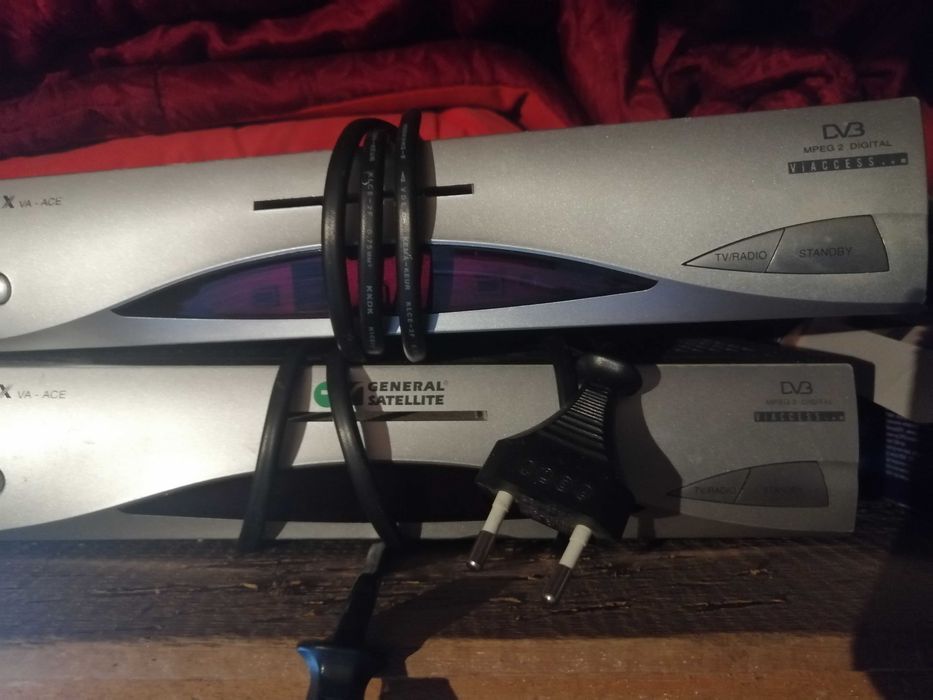 Телевизоры рабочие пульты тюнеры и антенна.