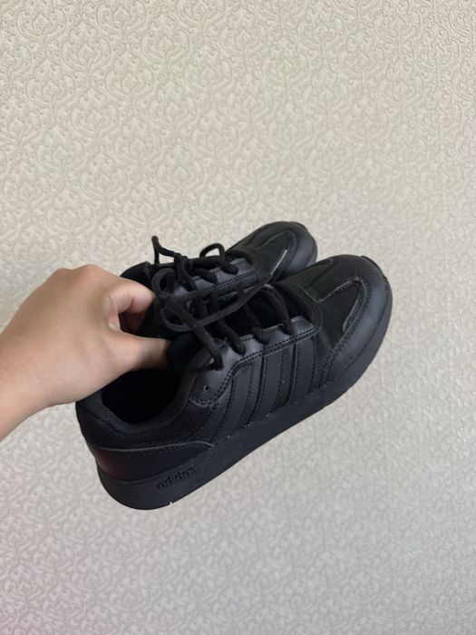 Продам обувь оригинал Адилас, 35,5 размер