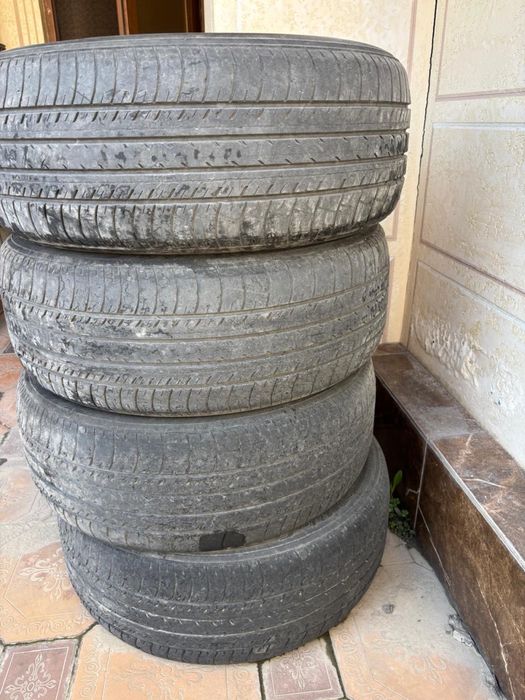 Летние шины 215/55/17 Yokohama.