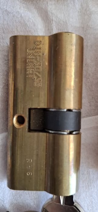 Метални дръжки за врати и секретен патрон