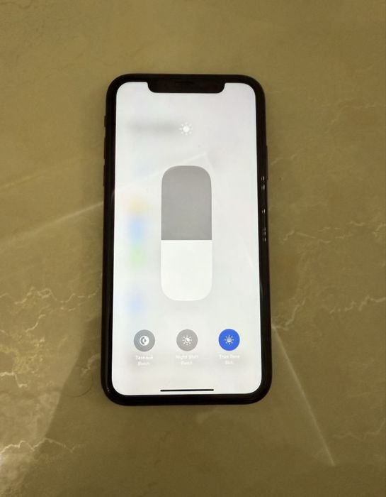 Iphone XR radnoy hamma joyi abmen bor dap qladgon iphone