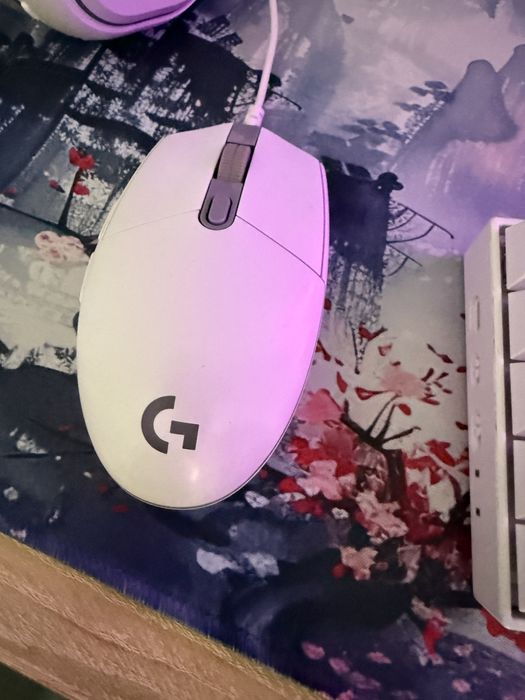 Mouse gaming Logitech G102 Lightsync, 8000 dpi, RGB, Alb