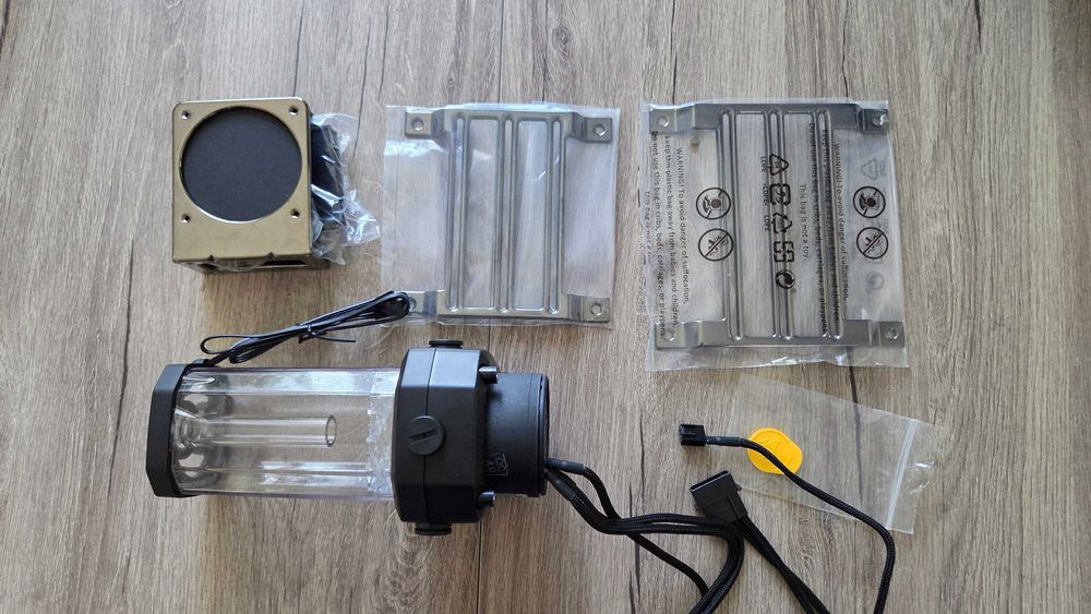 Corsair Hydro X Series D5 помпа с резервоар