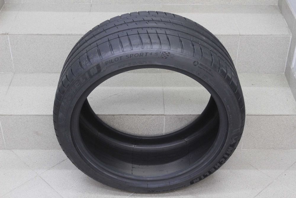 275/35-19 Michelin Pilot Sport 4S