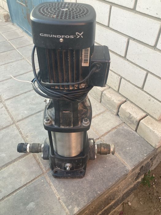 Насос водяной grundfos