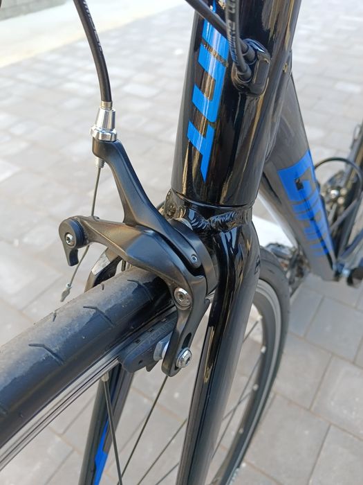 Продам шоссейный велосипед giant