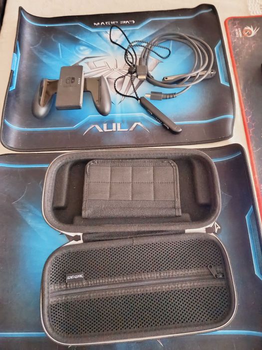 Consola Switch OLED ca noua completa + joc Indivisible, husa, cutie